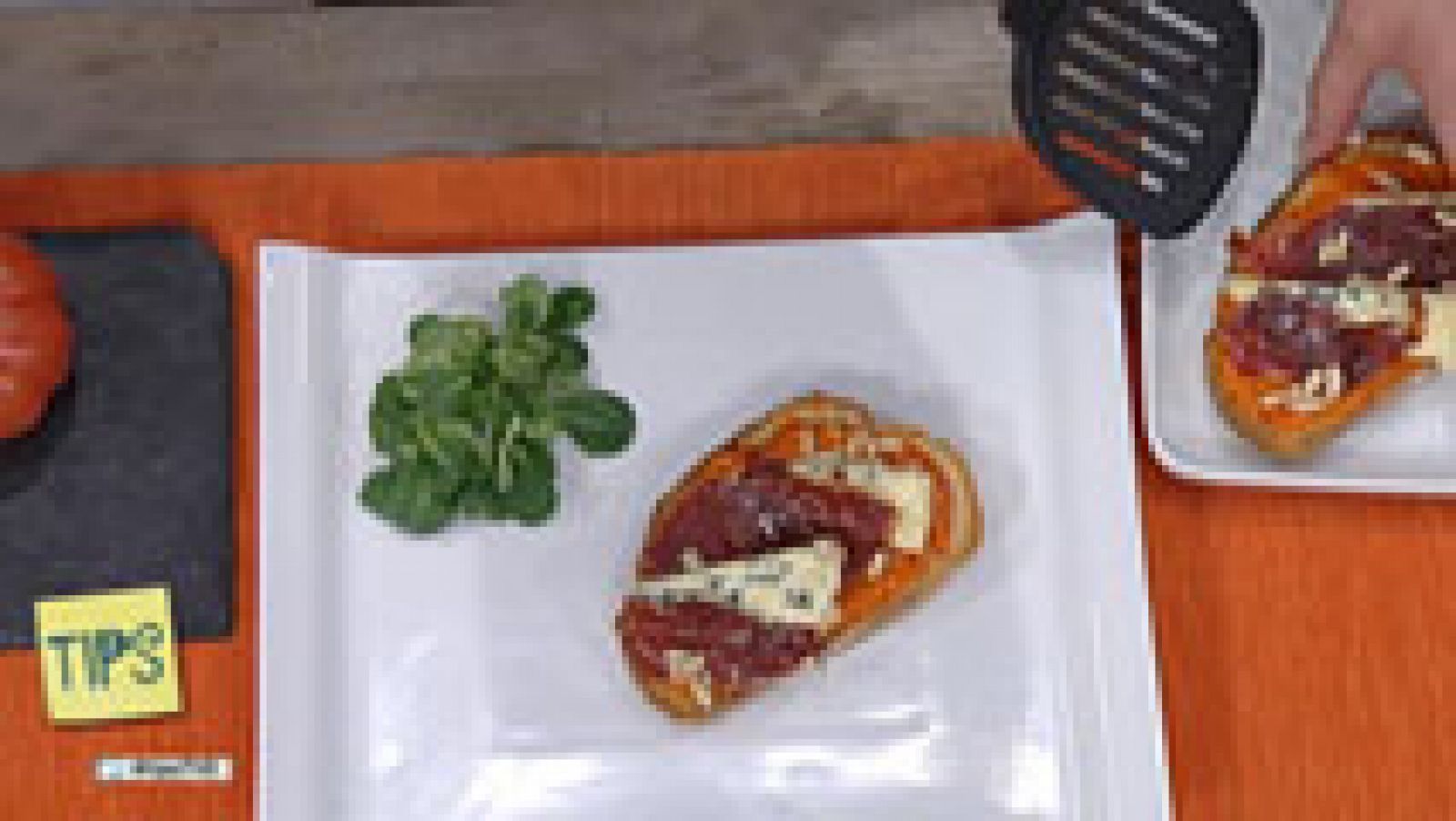 RTVE Cocina: Tostas crujientes con crema de queso azul | RTVE Play