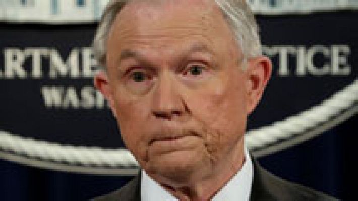 Telediario 1 - El fiscal general de Trump se aparta de los casos sobre Rusia pero no dimitirá