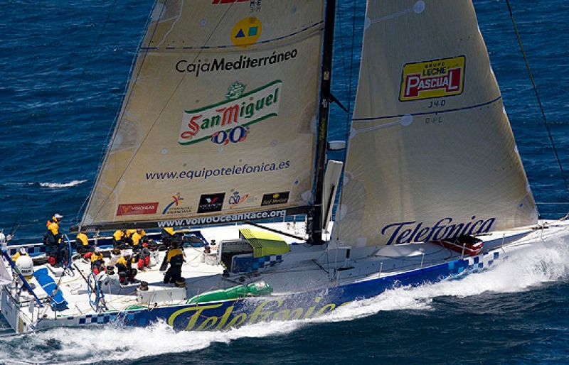 La vuelta al mundo en barco está siendo accidentada. El Telefónica Azul sigue al frente de la clasificación general.