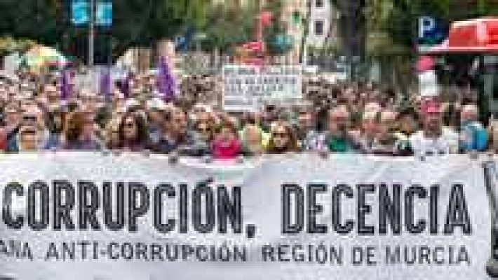 Una marcha pide la dimisión del presidente de Murcia