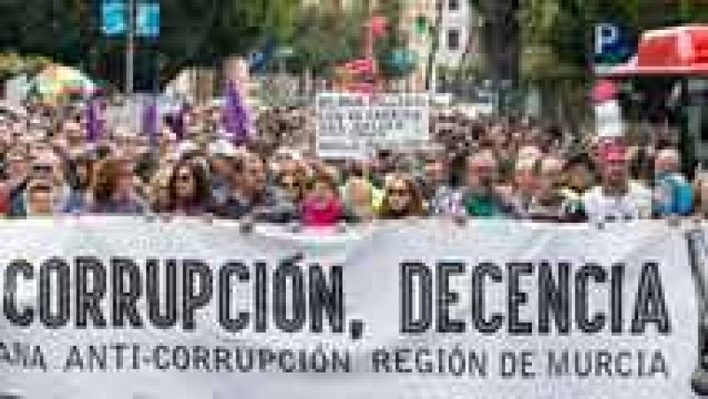 Una marcha en Murcia pide la dimisión del presidente regional