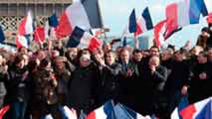 Multitudinario acto de apoyo a Fillon en París 