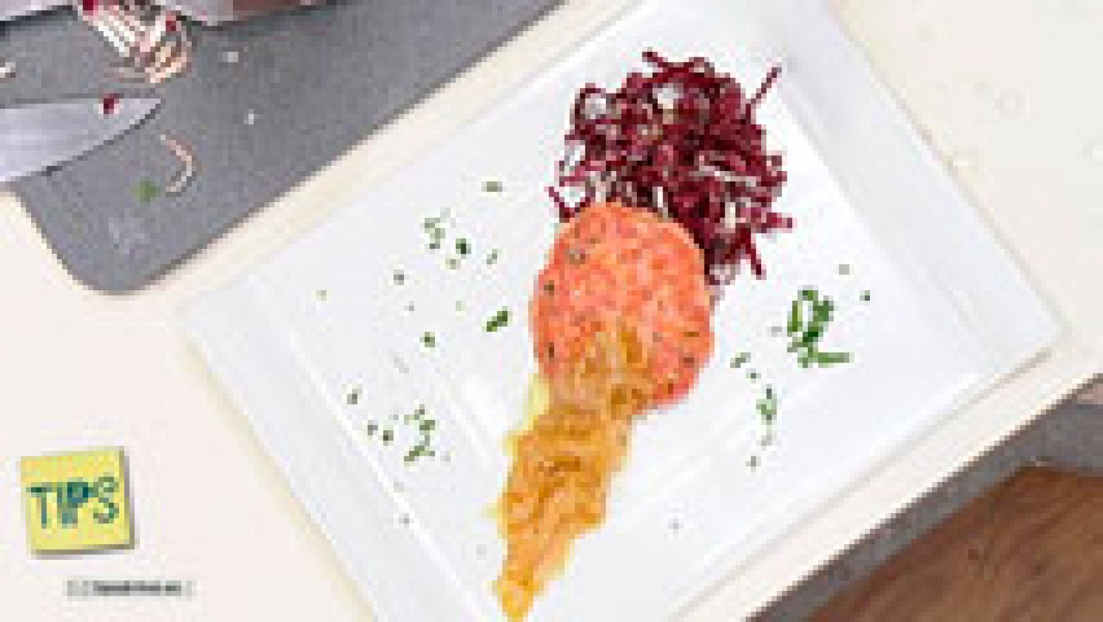 RTVE Cocina: Hamburguesa de pollo, queso y bacón con cebolla caramelizada | RTVE Play