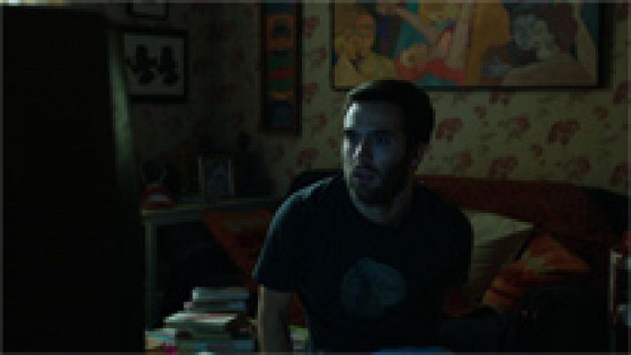 Cuéntame cómo pasó - Carlos se entera del asesinato de Koro