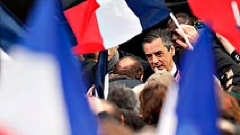 Fillon se hace fuerte en su partido y seguirá siendo candidato a la presidencia de Francia