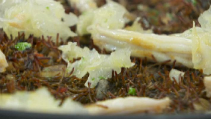 RTVE Cocina - Fideuá negra con calamares
