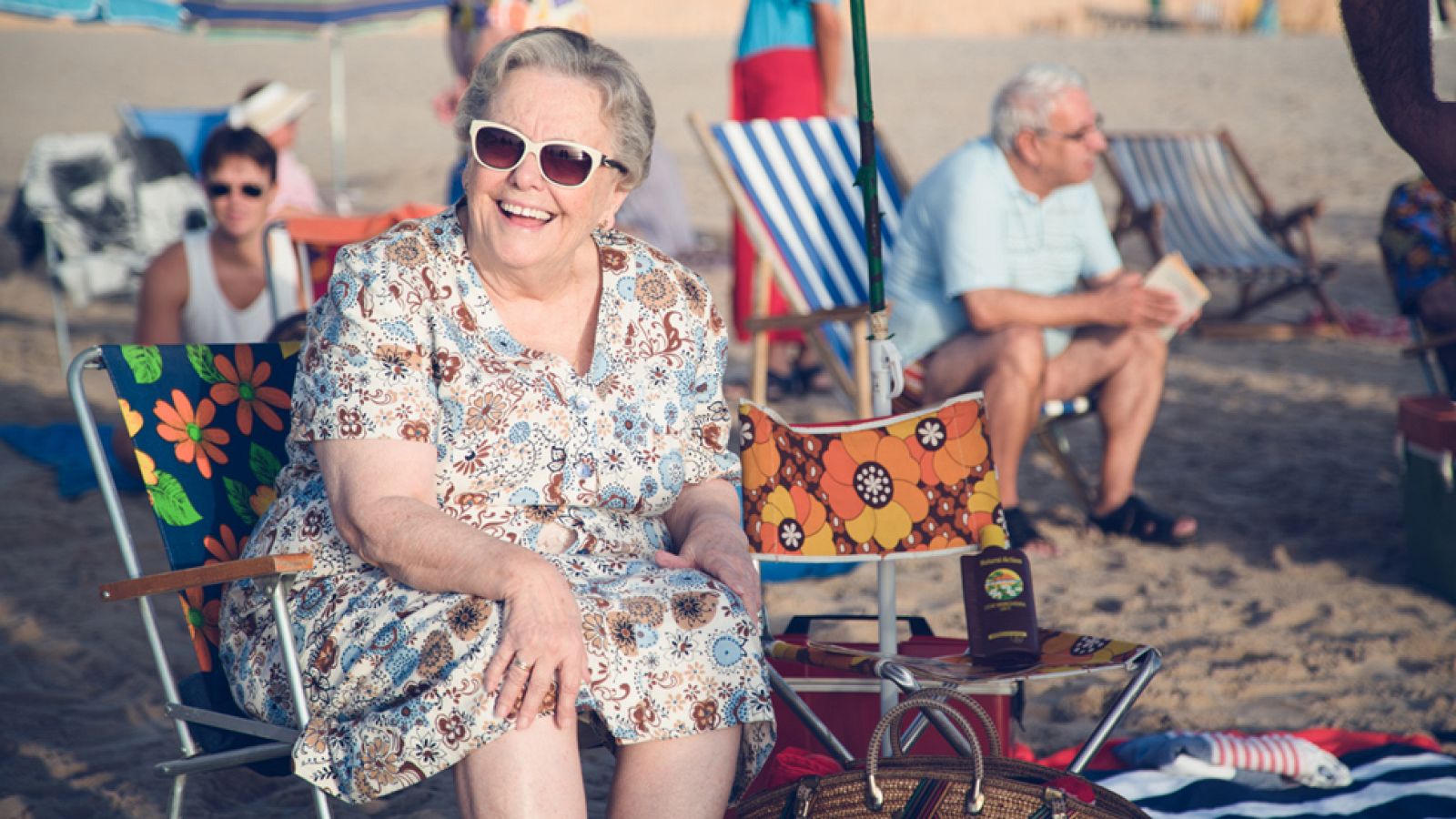 Herminia: "Cualquier día vienen a la playa con los pechos al aire"