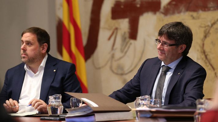 Telediario 1 - El Parlament de Cataluña aprueba la reforma exprés del reglamento para la 'desconexión'