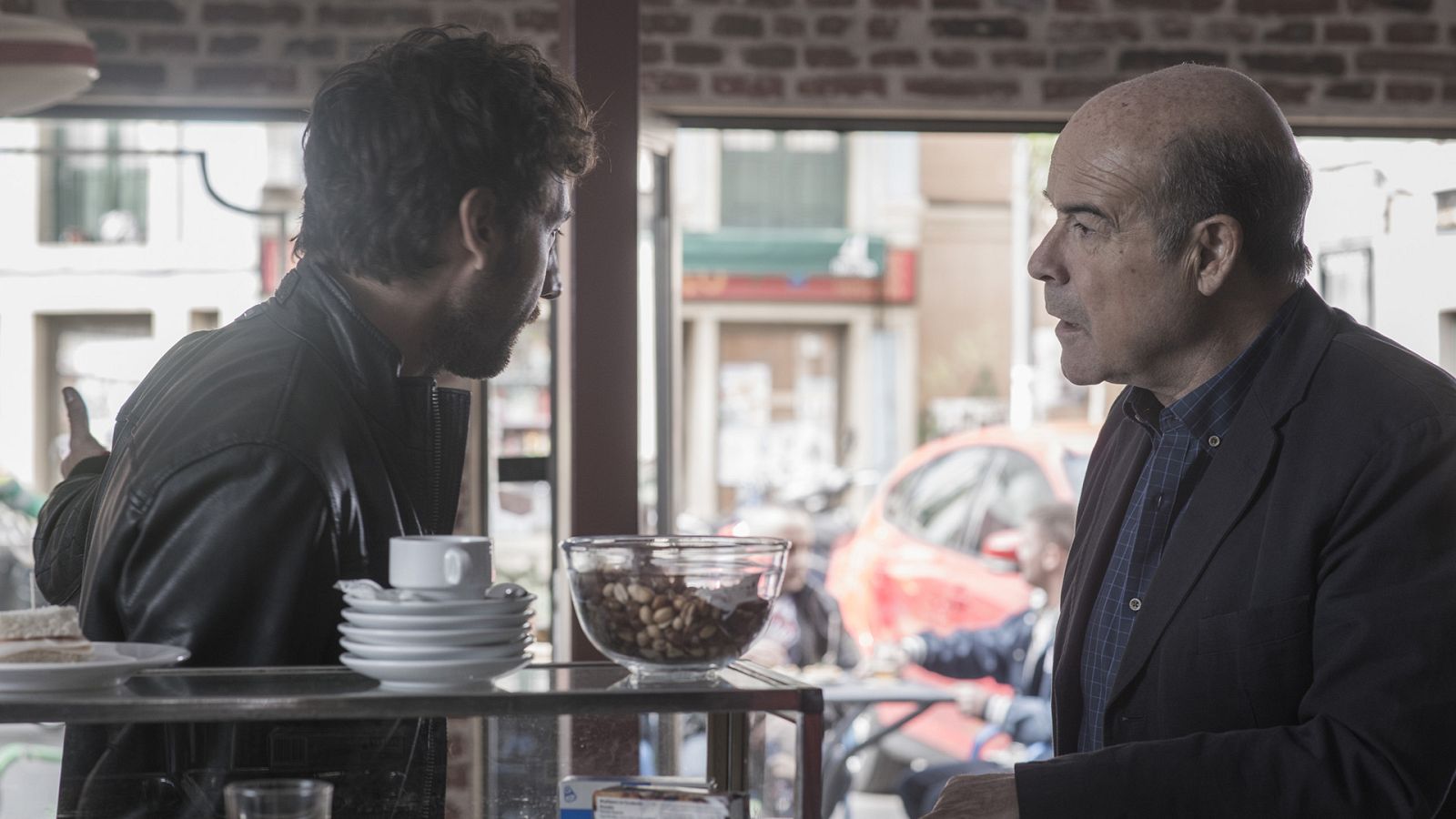 iFamily - Episodio 1: Y de repente un extraño - Ver ahora