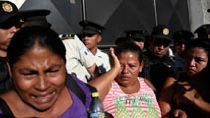 22 niñas mueren en incendio en Guatemala