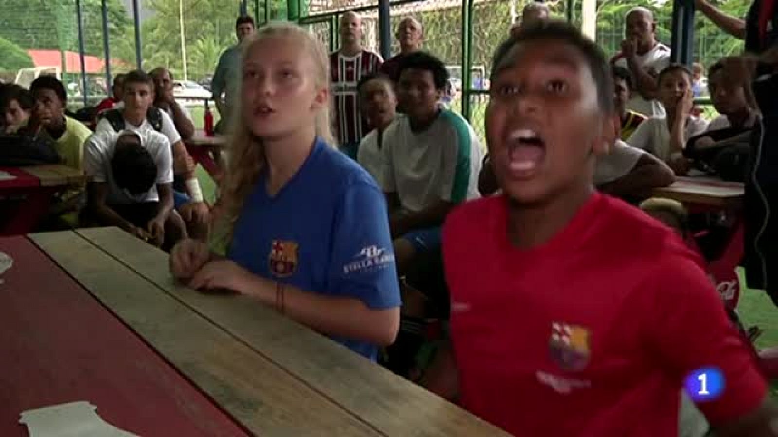 La escuela brasileña del Barça celebra la épica remontada | Ver