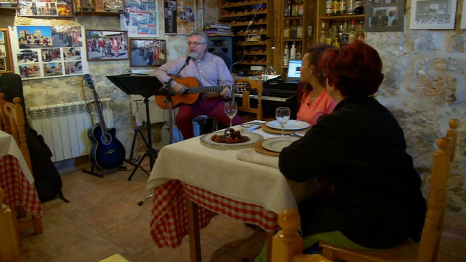 Una cocina con mucha música