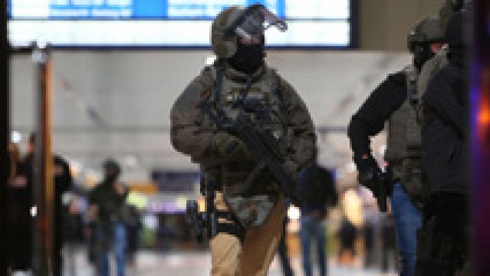 Varios heridos y dos detenidos en un ataque con hacha en la estación de Düsseldorf