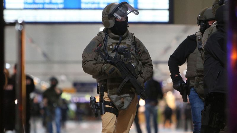 Varios heridos y dos detenidos en un ataque con hacha en la estación de Düsseldorf
