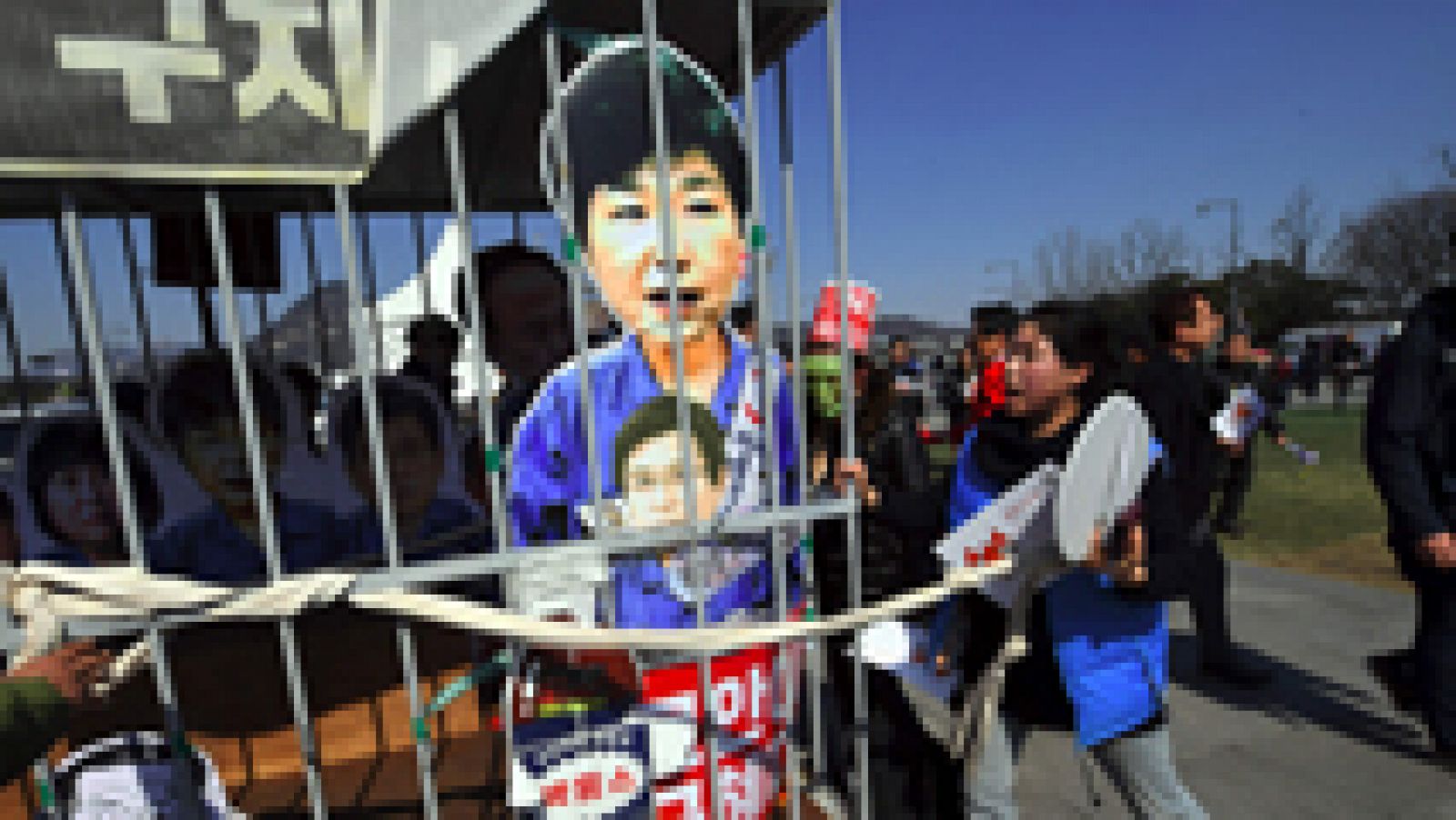Telediario 1: Fuertes protestas en Corea del Sur tras la destitución de la presidenta Park por corrupción  | RTVE Play
