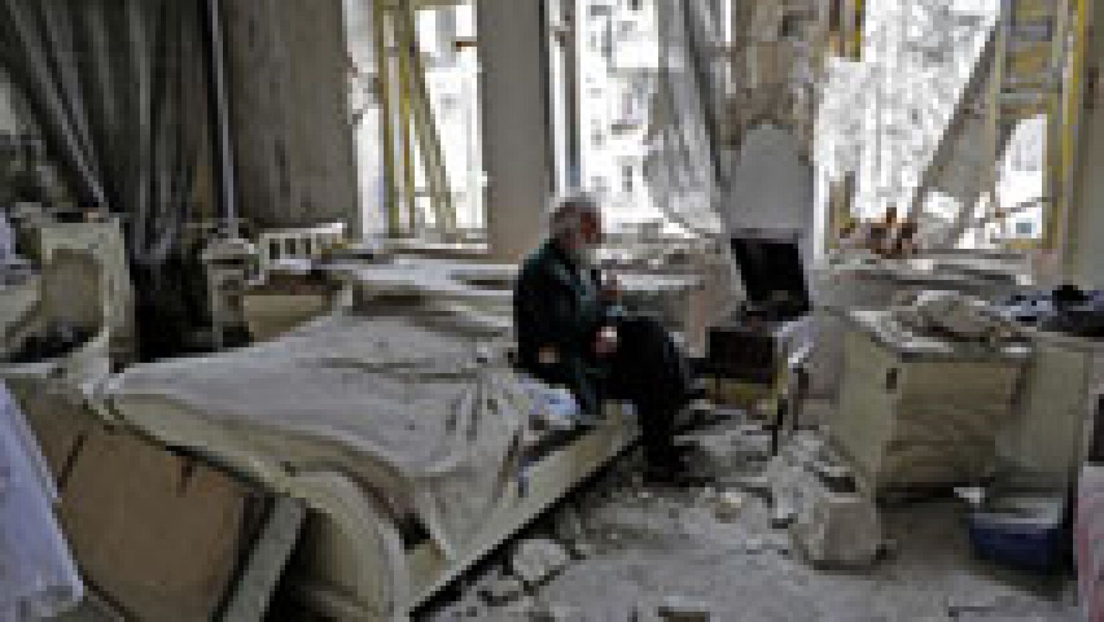 Telediario 1: Las redes sociales convierten a un anciano y su tocadiscos en un símbolo de la guerra en Siria | RTVE Play