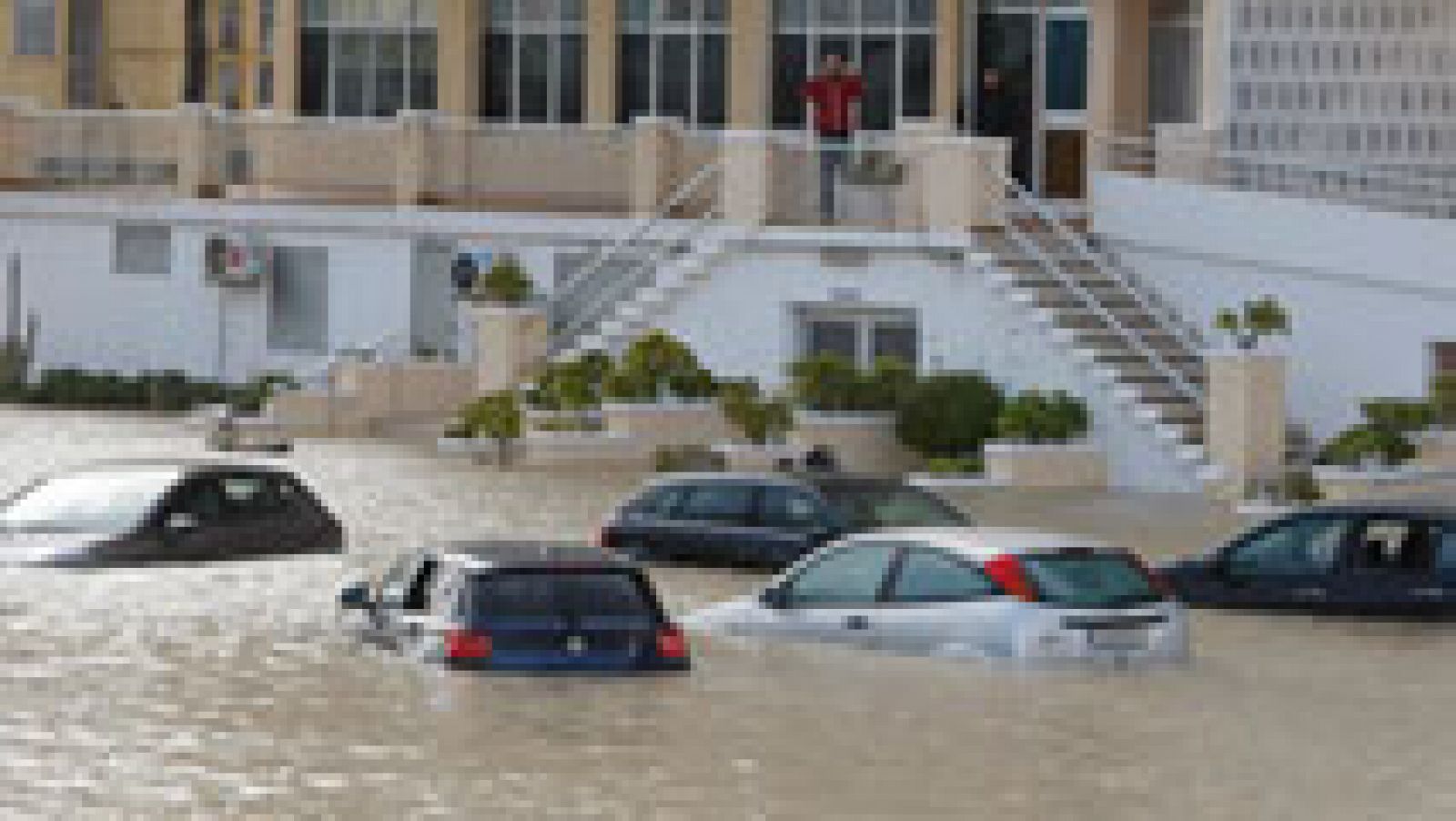 Telediario 1: Una tromba de agua inunda Alicante | RTVE Play