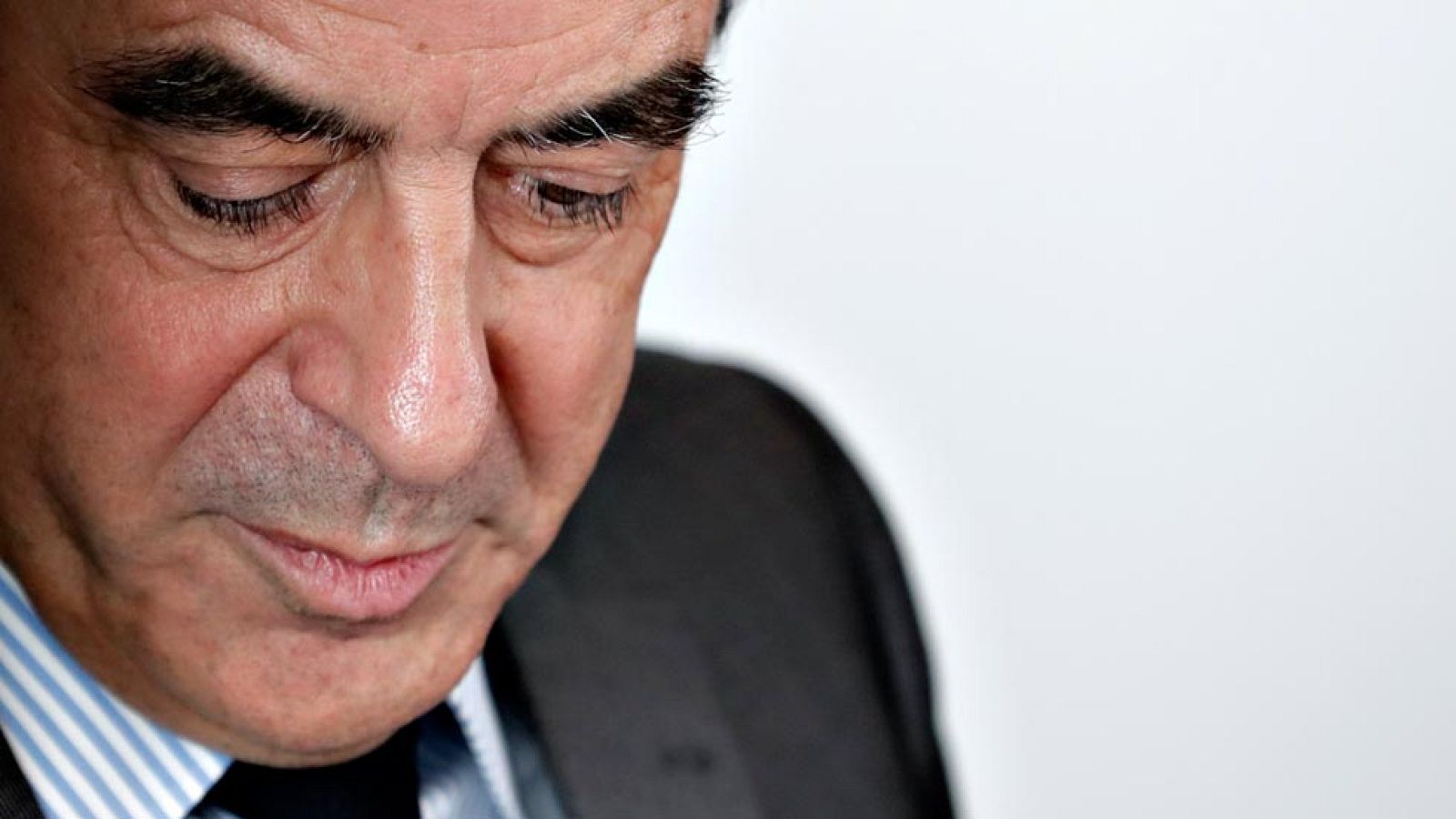 Fillon es imputado por los empleos ficticios de su familia