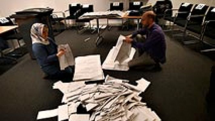 Telediario 1 - Alta participación en las elecciones de Holanda, claves para la Unión Europea
