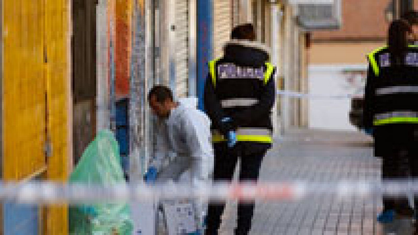 Telediario 1: En un bar de copas de Alcorcón un hombre mata al camarero  | RTVE Play