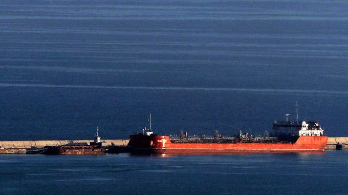 Telediario 1 - Dos marineros desaparecidos tras chocar con un mercante ruso el pesquero en el que viajaban