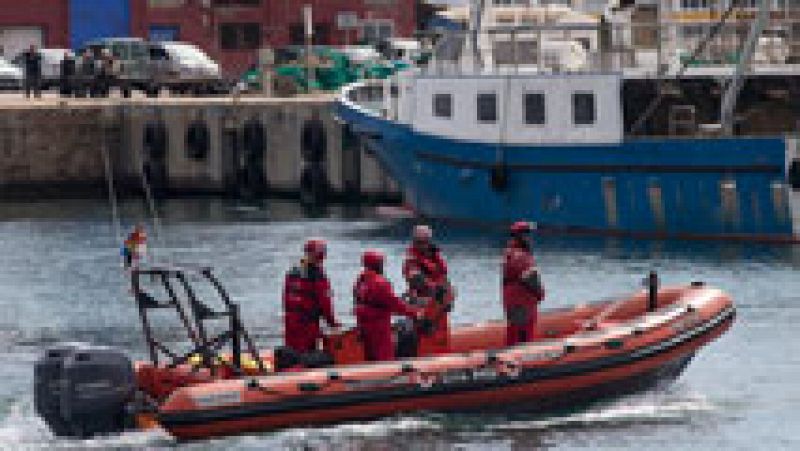 Localizado el barco pesquero naufragado en Barcelona mientras sigue la búsqueda de los dos desaparecidos
