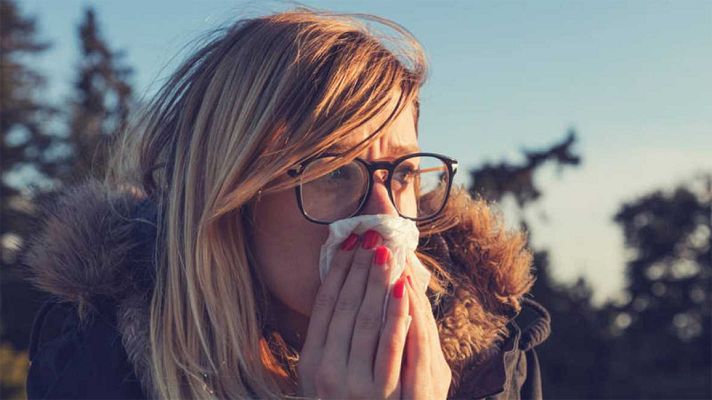 Telediario 1 - Empiezan los problemas para los ocho millones de alérgicos al polen que hay en España