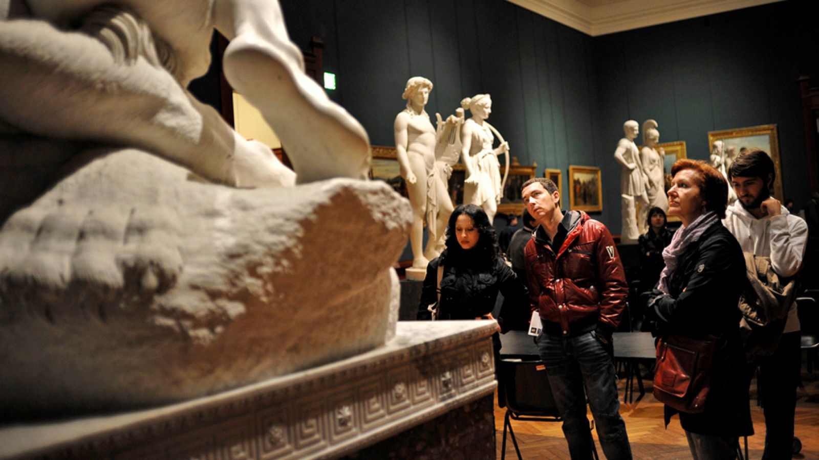 La Galería Nacional de Arte Moderno de Roma ha abierto una votación para elegir al "míster" y a la "miss" de entre algunos de los retratos de su colección, en un proyecto denominado "Museum Beauty Contest", dirigido por el artista Paco Cao. Entre los