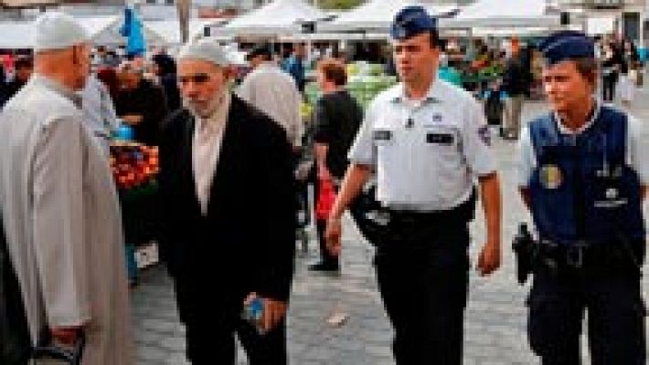 Telediario 1 - Aniverario de atentados en Bruselas