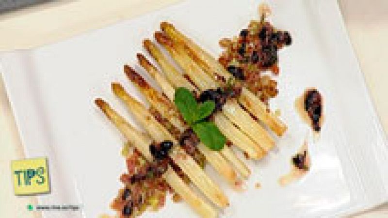  TIPS - Cocina - Esprragos asados con salsa fra de arndanos y menta