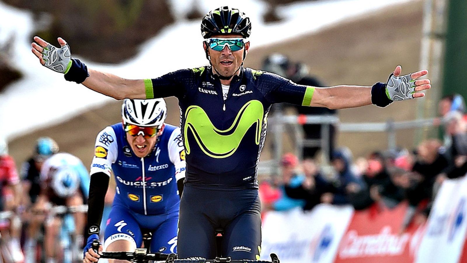 El español Alejandro Valverde (Movistar) se ha adjudicado este miércoles la tercera etapa de la Volta a Cataluña, de 188,3 kilómetros, con inicio en Mataró y final en la estación de La Molina, tras la que estadounidense Tejay Van Garderen (BMC) se ha
