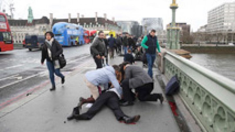 Ataque terrorista en Londres | Un atacante apuñala a un policía e intenta asaltar el Parlamento británico