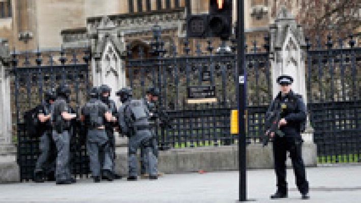 Cuatro muertos y veinte heridos en el atentado de Londres