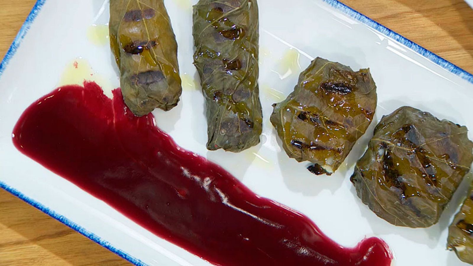 Receta De Hojas De Parra Rellenas De Queso Y Uvas