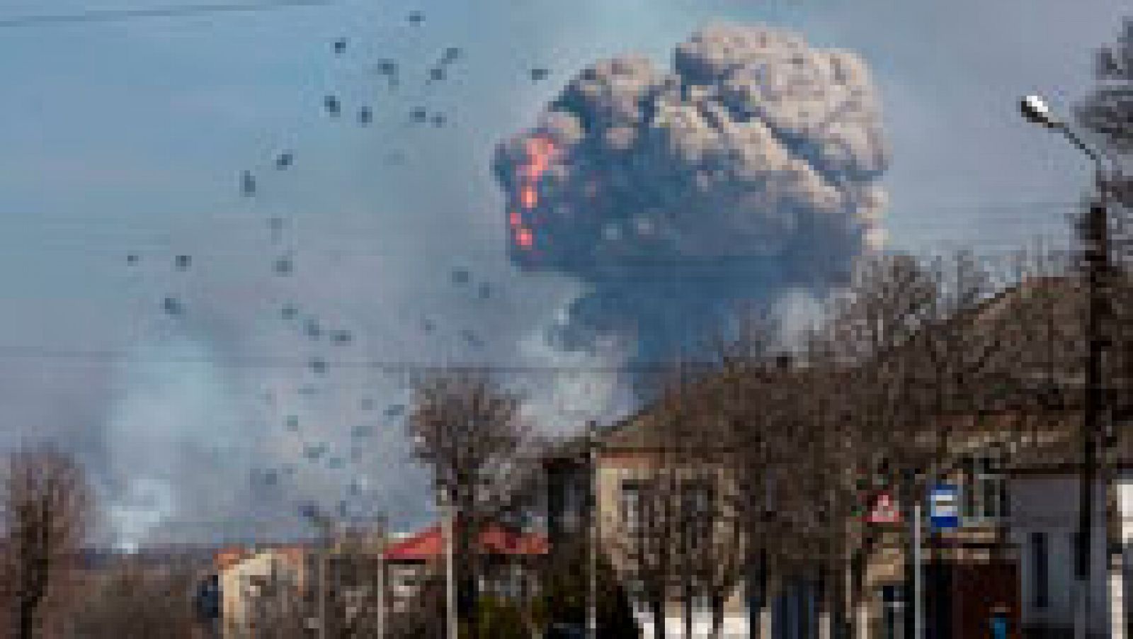 Telediario 1: 20.000 evacuados por una explosión en un depósito de municiones en Ucrania | RTVE Play