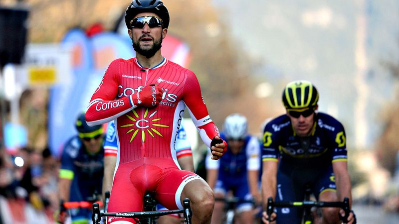 El ciclista francés Nacer Bouhanni (Cofidis) se ha impuesto este  jueves en la cuarta etapa de la Volta a Catalunya, disputada entre  Montferrer e Igualada sobre 134 kilómetros, en un reducido sprint en  el que no dio opción a Davide Cimolai (FDJ) ni