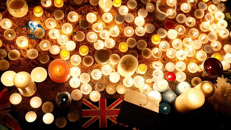 Londres homenajea a las víctimas del atentado