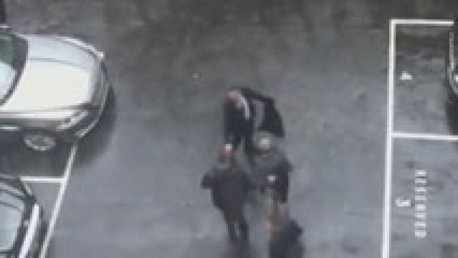Informativo 24h: Un vídeo muestra el desalojo de Theresa May del Parlamento en pleno tiroteo con el asaltante  | RTVE Play