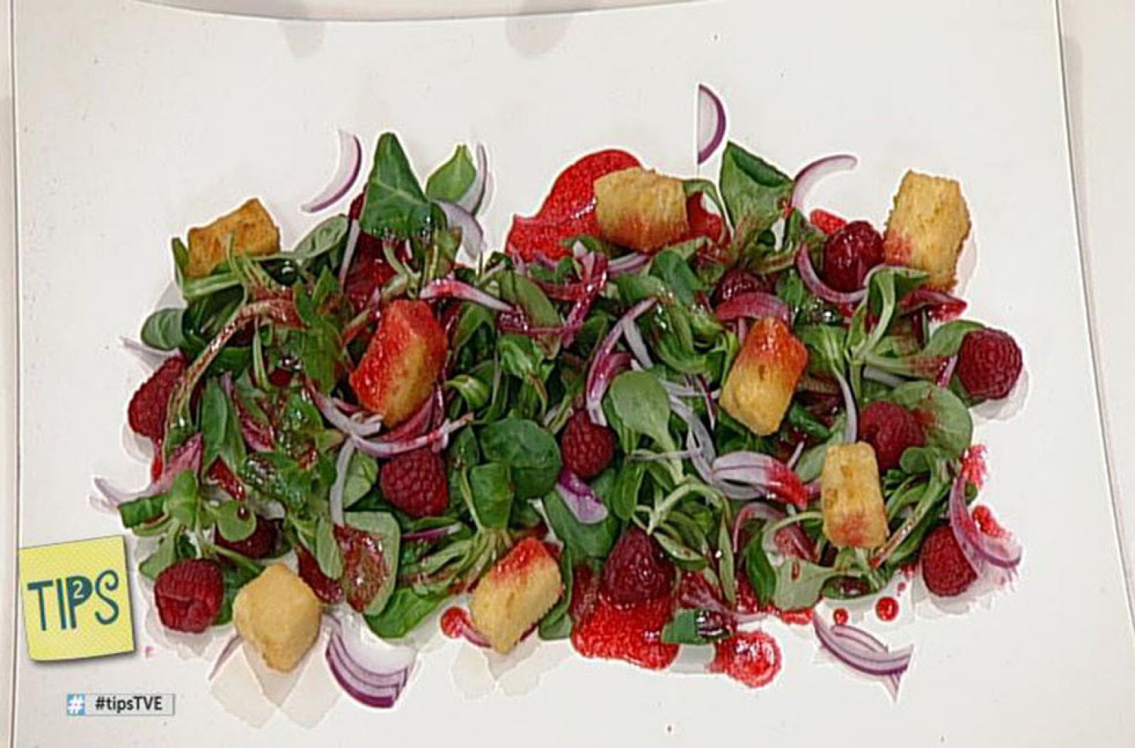 TIPS - Cocina - Ensalada de canónigos, brie y frambuesas