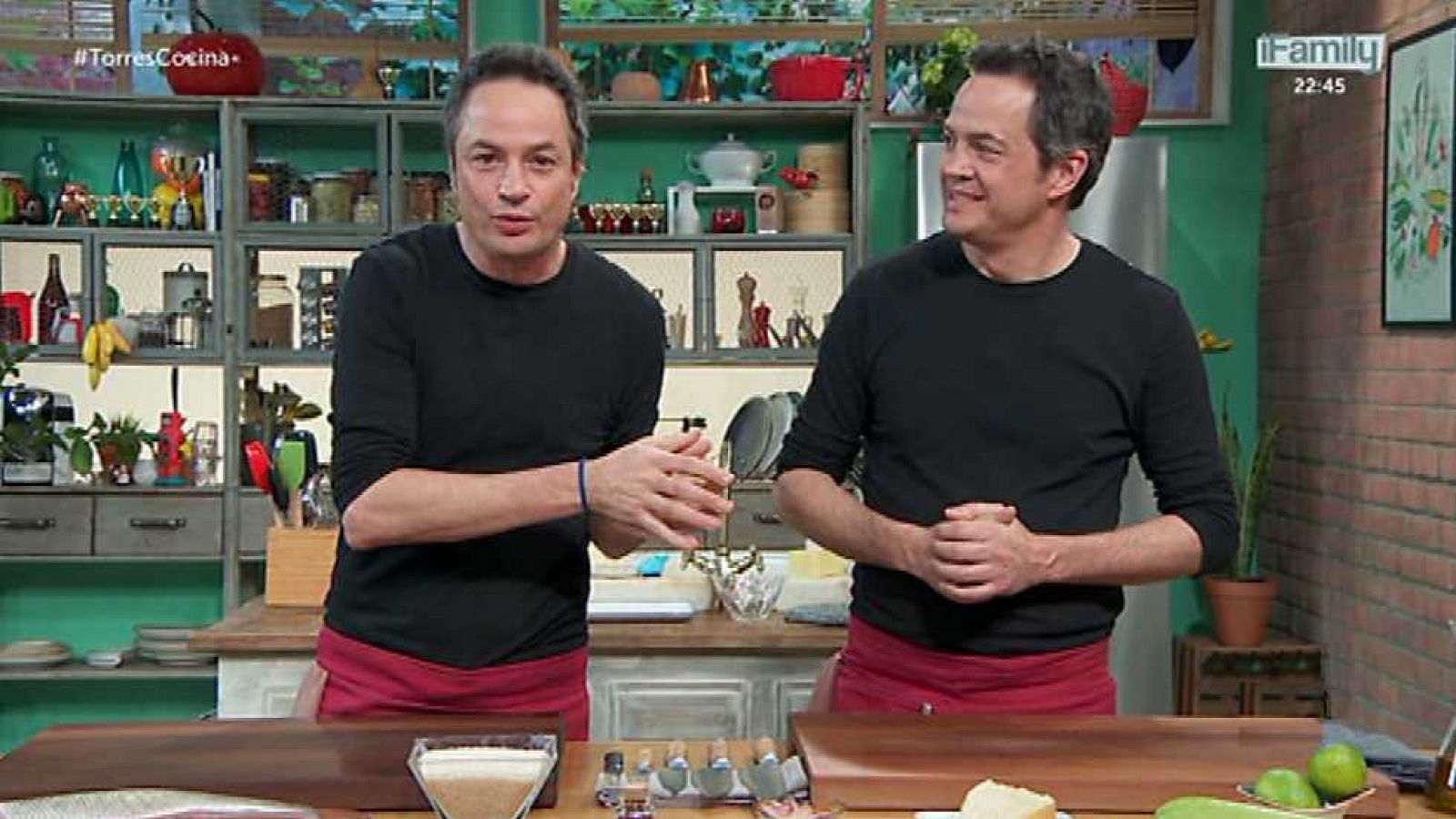 Torres en la cocina - Pimientos rellenos de marisco y arroz al revés - ver ahora