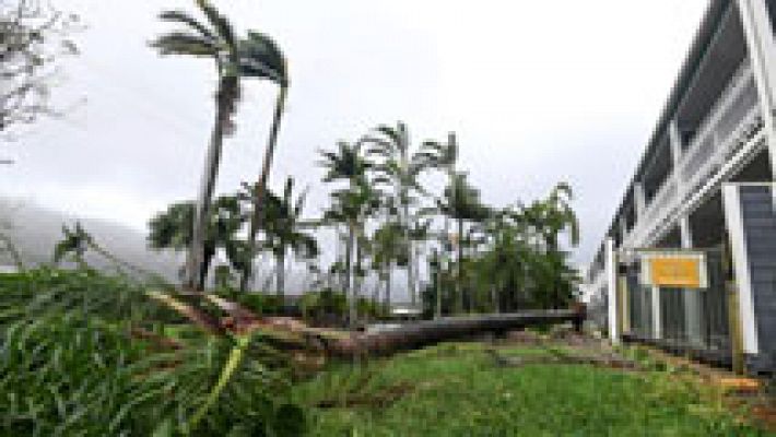 El ciclón Debbie toca tierra en Australia con vientos de 270 km por hora