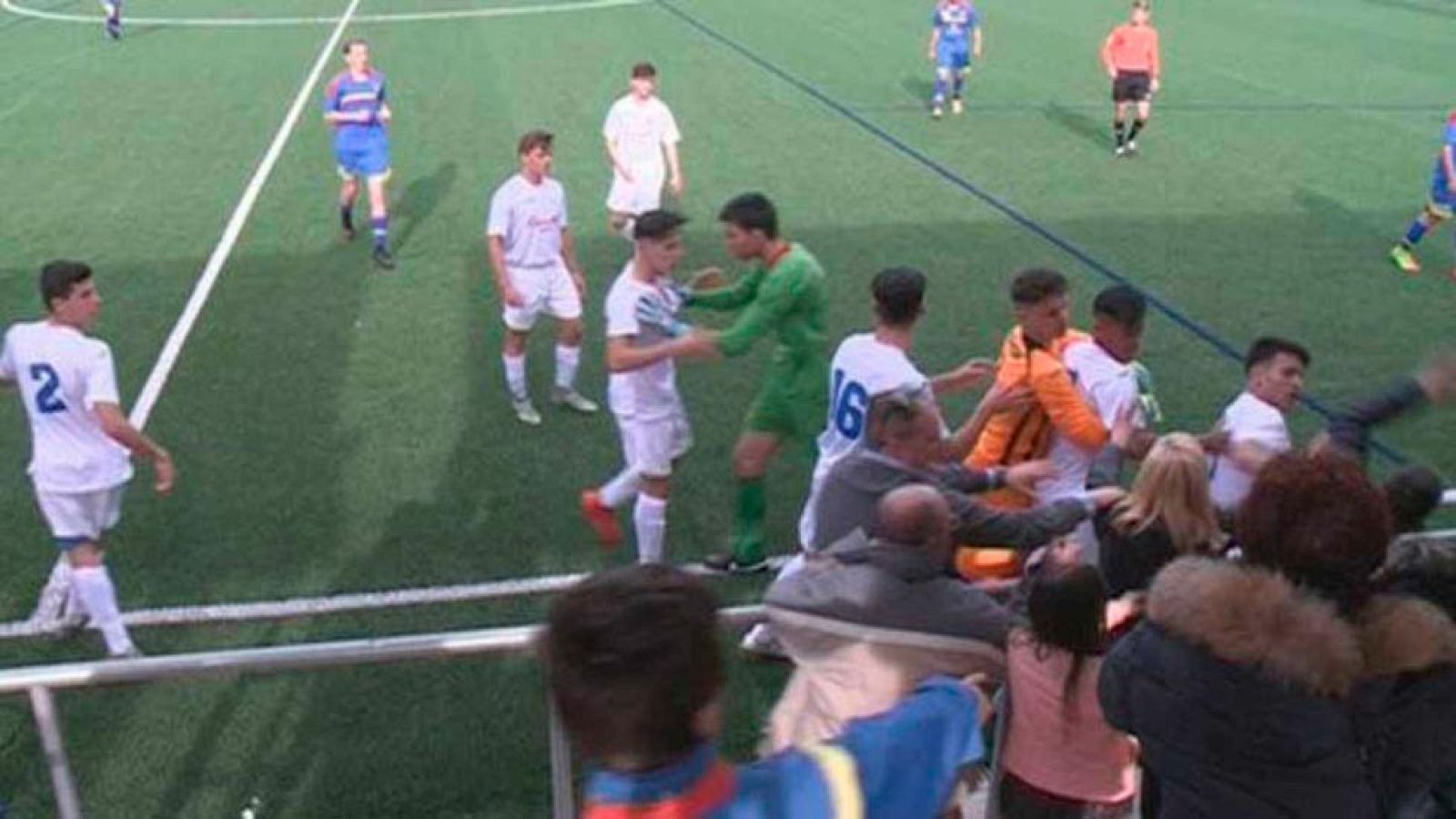 La Federación Catalana de Fútbol sancionará los insultos en las redes sociales a partir de la próxima temporada | Ver