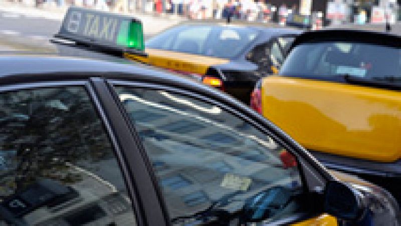 Barcelona y los municipios de su área metropolitana estudian introducir el taxi compartido