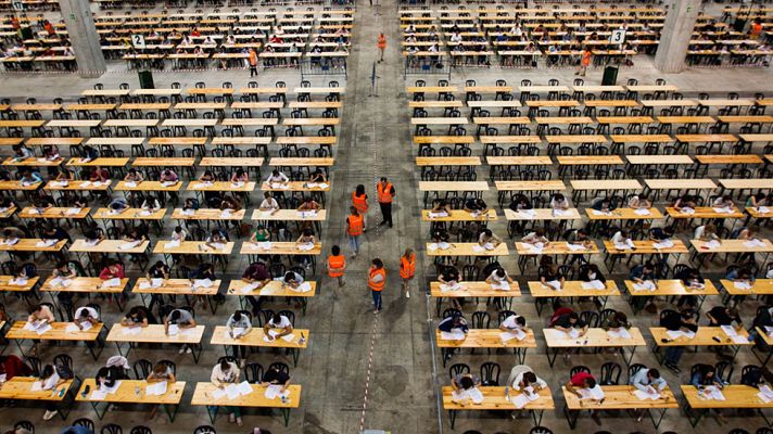 Telediario 1 - Se convocarán 250.000 plazas para que los interinos pasen a fijos