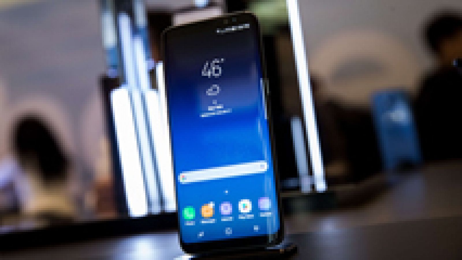 Telediario 1: Samsung presenta su última joya: el Galaxy S8 | RTVE Play