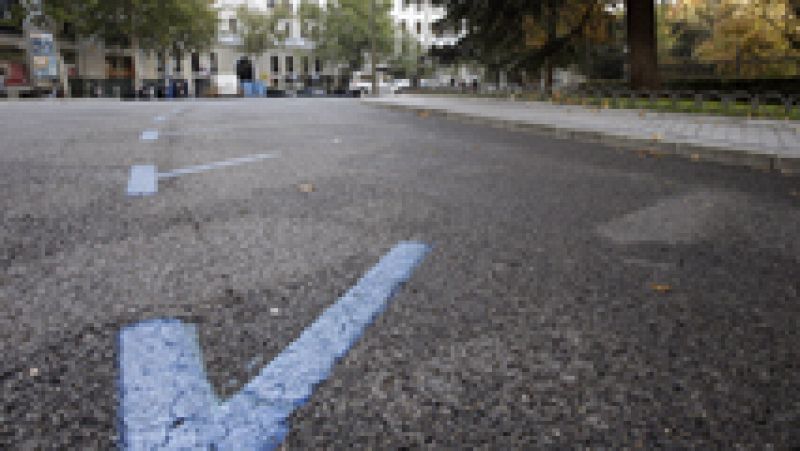 En Madrid, un juez ha anulado una multa de aparcamiento en zona regulada porque no se documentó con una fotografía. Según la sentencia, los vigilantes del servicio de estacionamiento no son una autoridad y no basta con su palabra para que la sanción 