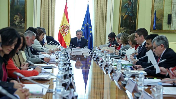 Telediario 1 - Méndez de Vigo presenta a las comunidades autónomas el plan de convivencia escolar del Gobierno