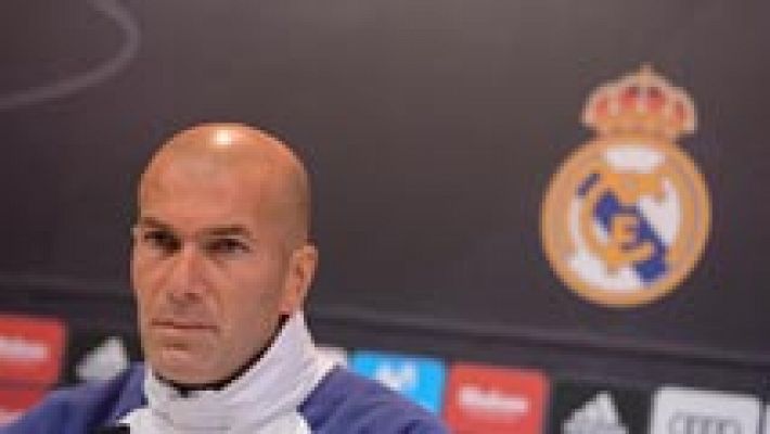 Zidane: "Yo no dudo del madridismo de Raúl, me alegro de que vuelva"