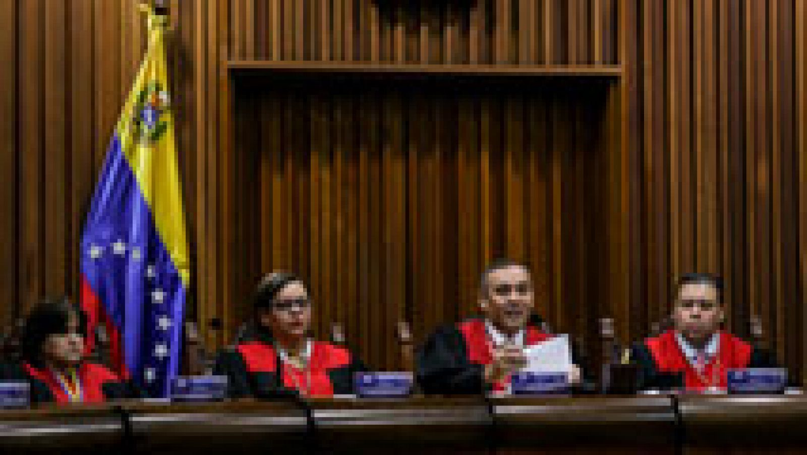 Telediario 1: El Supremo de Venezuela recula y rechaza asumir las funciones del Parlamento | RTVE Play