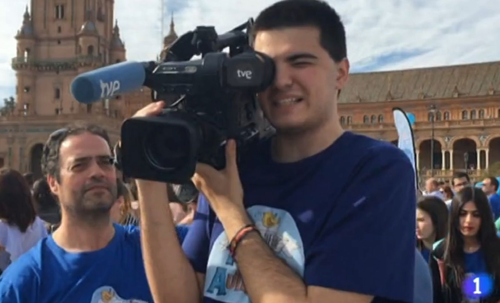 Telediario 1: España se tiñe de azul para visibilizar el autismo en su Día | RTVE Play